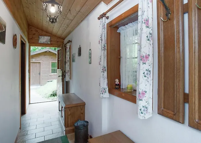 Monika 木屋 圣科罗曼